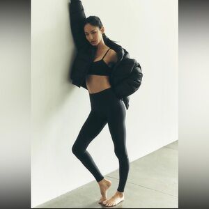 Alo Yoga High-Waist Airbrush Leggings in Black Matte